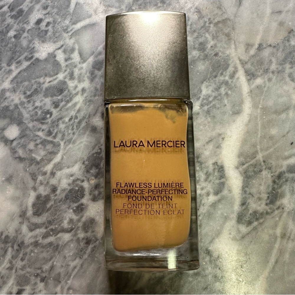 Laura Mercier Radiance Perfecting Foundation Suntan